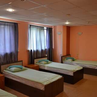 Гостиница Рассвет Саранск Стандарт трехместный (общий санузел на этаже)-1