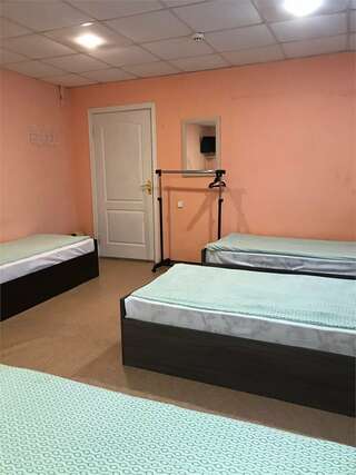 Гостиница Рассвет Саранск Стандарт 1-ой категории пятиместный с общим сан узлом-3