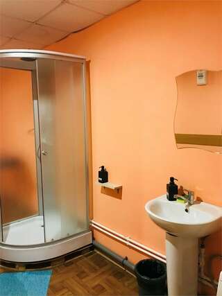 Гостиница Рассвет Саранск Трехместный номер с общим туалетом-3